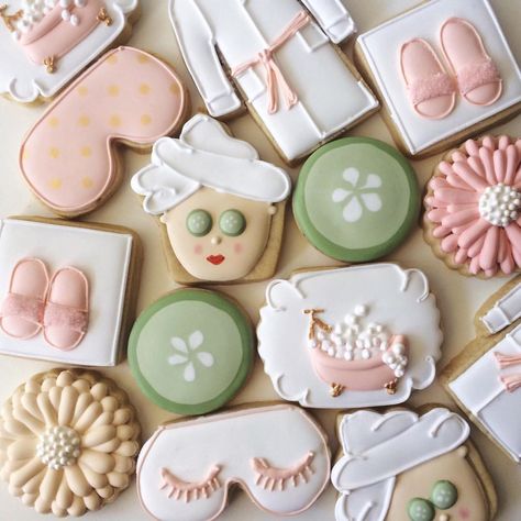 Spa Cookies for a Bridal Shower 🛁💍🥒 inspired from Pinterest Esthetician Party, Spa Cookies, Super Cookies, Best Cookies, Spring Bridal Shower, Spa Birthday, Sugar Cookie Designs, Fancy Cookies, Creative Cookies