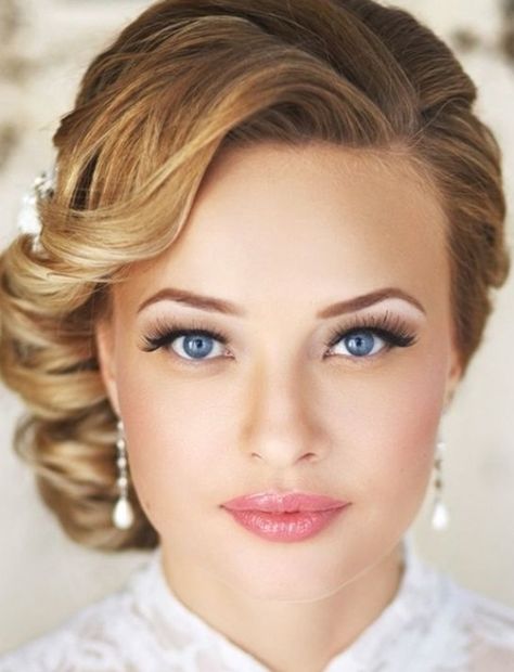 Hairstyles For High Neck Dresses, Side Braid With Curls, Beautiful Wedding Hairstyles, Short Bridal Hair, Side Bun Hairstyles, Wedding Bun, Wedding Hair Side, Wedding Bun Hairstyles, Side Swept Hairstyles