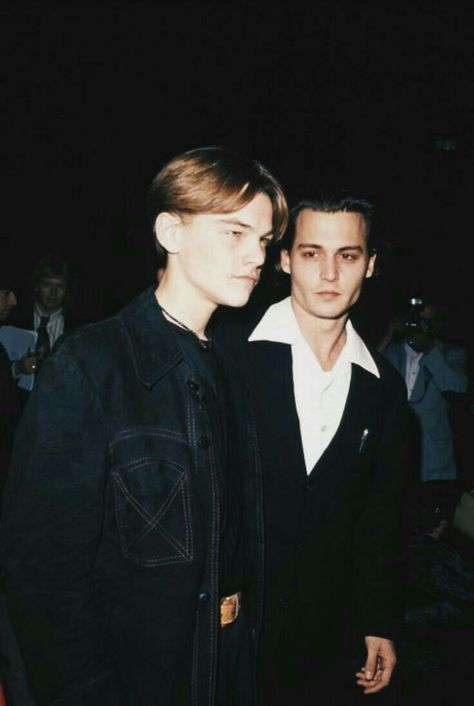 Johnny Depp Leonardo Dicaprio, Paris Ootd, John Depp, Kaptan Jack Sparrow, 90s Actors, 21 Jump Street, Leonardo Dicaprio 90s, Young Johnny Depp, Young Leonardo Dicaprio