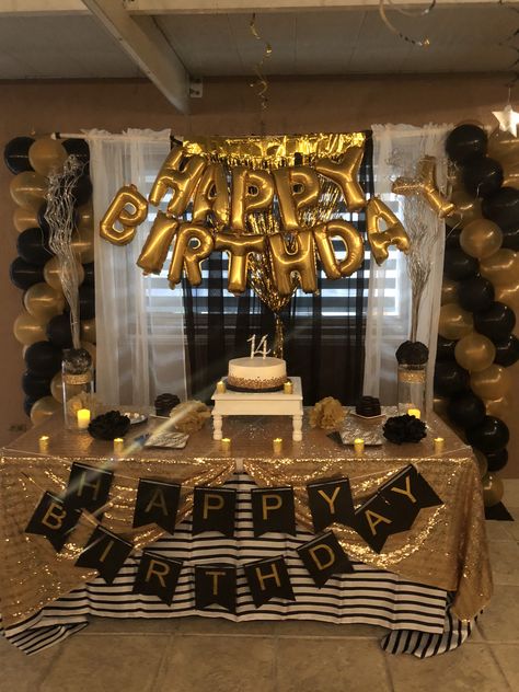 Teenager birthday party 18th Birthday Party Ideas At Home Outside, Teen Golden Birthday Ideas, 17 Birthday Decorations, Birthday Themes For Teenage Girl, Golden Birthday Themes, Gold Theme Birthday, Golden Bday, 50th Birthday Themes, Doodle Cake