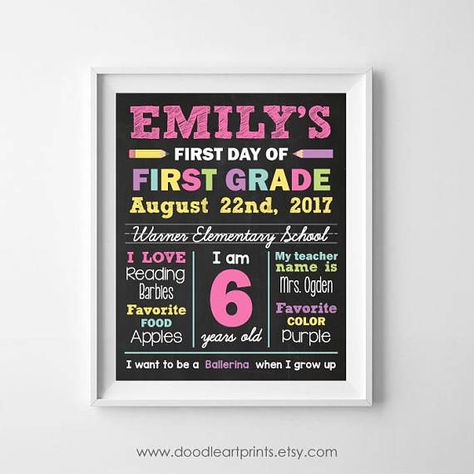 First Day of School, Chalkboard School Poster Sign, 1st Day of School Board Sign, Girl Back to Schoo 1st Day Of School Sign, First Day Of School Chalkboard, I Love My Teacher, Back To School Pictures, Chalkboard Printables, Chalkboard Poster, Diy Back To School, School Poster, School Chalkboard