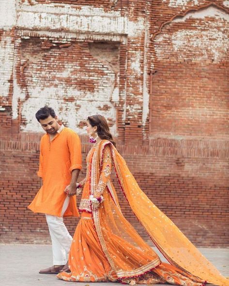 Mehndi Photoshoot, Hala Hamza, Mehndi Poses, Farhan Saeed, Hania Aamir, Pakistani Aesthetic, Prewedding Shoot, Muslim Wedding Photography, Cute Love Photos