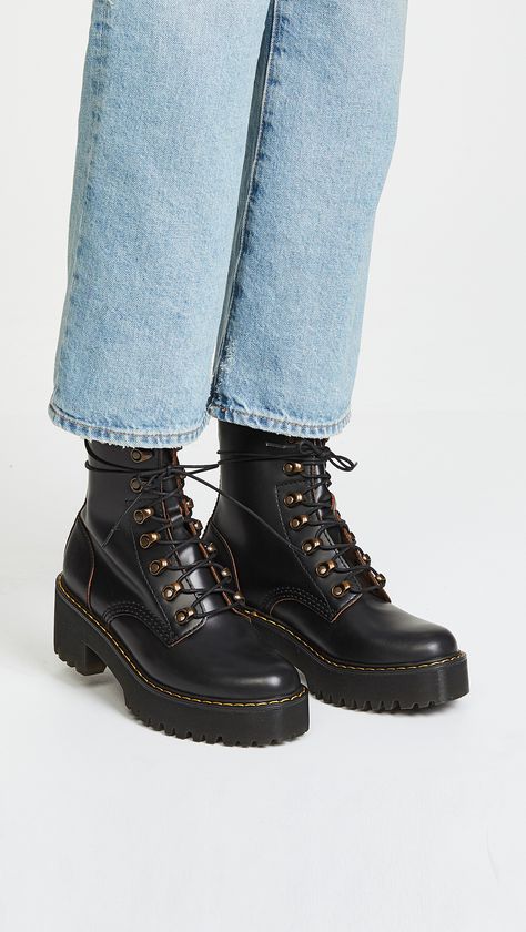 Dr Martens Leona, Doc Martens Style, Martens Style, Doc Martens Outfit, Doc Martens Boots, Trending Womens Shoes, Tokyo Street Fashion, Shoe Wardrobe, Dr Martens Boots