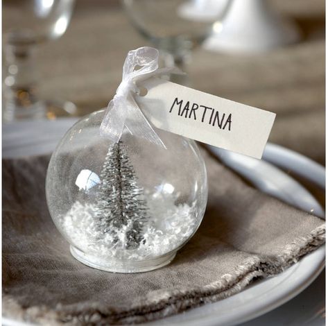 Winter Place Cards, Winter Wonderland Place Setting, Snow Globe Wedding, Globe Wedding, Christmas Wedding Table, Photo Snow Globes, Winter Wedding Table, Place Card Holders Wedding, Succulent Wedding Favors