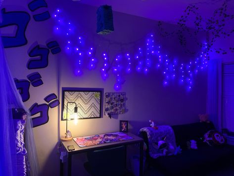 jjba room design. Study room. Anime decoration. Arcane Room Aesthetic, Jjba Room Decor, Genshin Themed Room, Design Study Room, Anime Room Decor, Room Anime, Teenage Boy Room, Red And Black Wallpaper, Purple Rooms