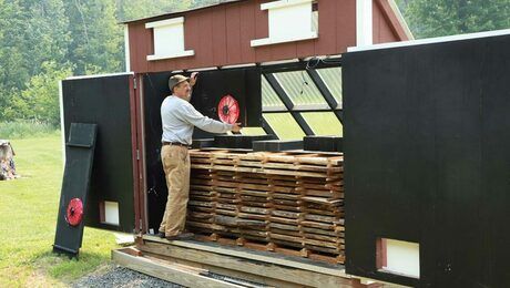 How to build a solar kiln - FineWoodworking Solar Kiln, Knee Wall, Solar Collector, Polycarbonate Greenhouse, Storage Shed Plans, Passive Solar, Solar Heating, Barn Lighting, How To Clean Furniture