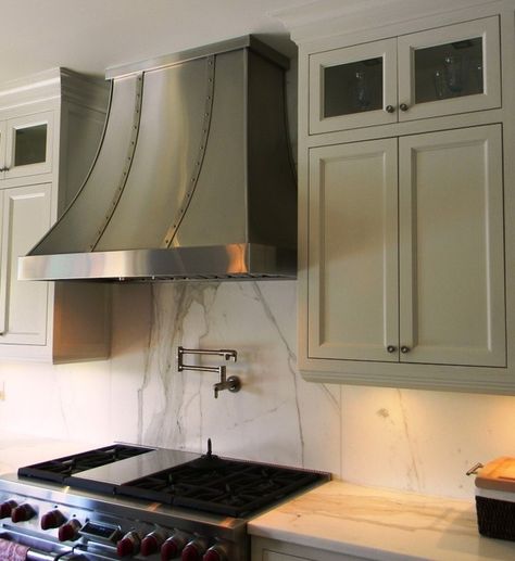 Top 13 DIY Kitchen Backsplashes - How To Build It Stainless Steel Hood Vent, Major Kitchen Appliances, Black Appliances Kitchen, Oven Hood, Kitchen Vent Hood, Kitchen Vent, Kitchen Exhaust, Diy Kitchen Backsplash, Exhaust Hood