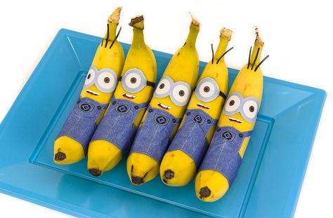 Minion Bananas Minion Party Food, Minion Food, Banana Minion, Minion Cupcake, Minion Craft, Diy Minions, Minion Theme, Fruits Decoration, Minion Banana