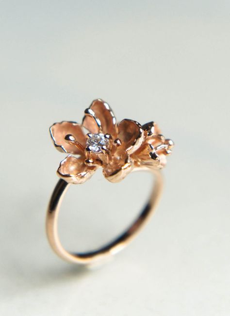 Gold flower ring