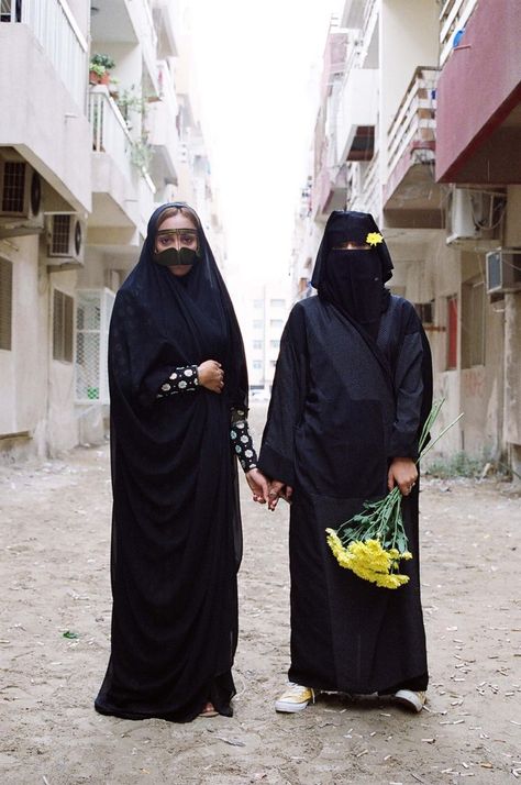 A Young Arab Photographer Shows What the Middle East Is Really Like - VICE Middle East Culture, Culture Aesthetic, Petroleum Engineering, Arabian Women, Arab Culture, Studio Photography Poses, Arab World, World Cultures, Niqab