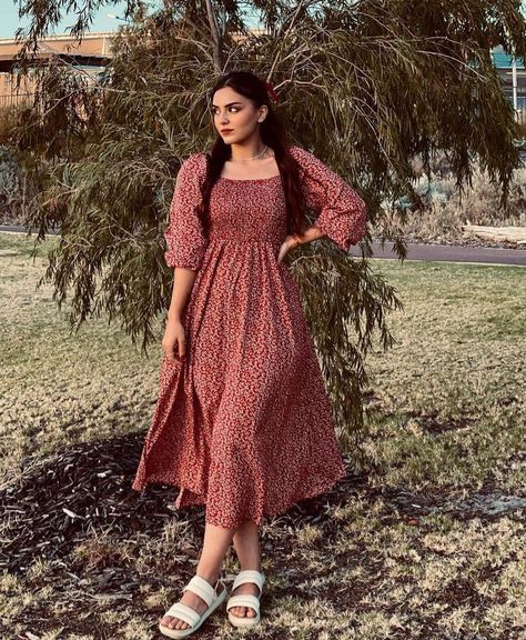 One Piece Dress Knee Length Casual, Poses In Maxi Dress, Poses In One Piece Dress, Maxi Dress Poses, Aesthetic Frocks, One Piece Dress Knee Length, One Piece Dress Western, Western Frocks, Elegant Maxi Dresses