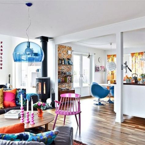 Kartell 'FL/Y' light in Cobalt Blue is gorgeous in this space. Loving the saturated colours used here! Colourful Apartment, Colorful Apartment, Colorful Interior Design, Cottage Style Home, Nordic Interior, Chic Interior, Home Decor Color, Retro Home Decor, Retro Home