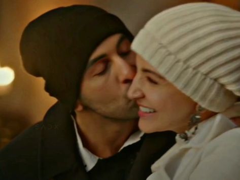 Ae Dil Hai Mushkil, Alejandro González Iñárritu, Ae Dil, Love Songs Hindi, Cute Movie Scenes, Cute Celebrity Couples, Vijay Actor, Bollywood Posters, Song Hindi