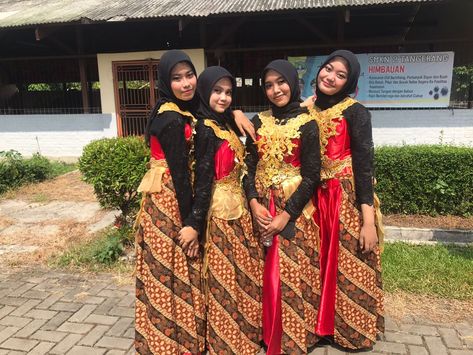 Baju Nari, Class Meeting, Carnaval Outfit, Class Meetings, Fashion Sketch, Academic Dress, Indonesia, Saree, Ootd