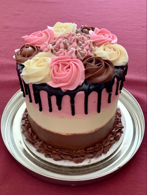 Neapolitan Desserts, Neopolitan Cake, Picnic Board, Neapolitan Cake, Minnie Cake, Just Bake, White Cake Mixes, Special Occasion Cakes, Vanilla Chocolate