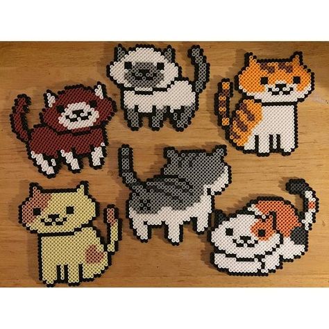 Cross Stitch Cats, Perler Creations, Neko Atsume, Melty Bead Patterns, Pearl Beads Pattern, Easy Perler Beads Ideas, Fuse Bead Patterns, Art Perle, Hama Beads Design