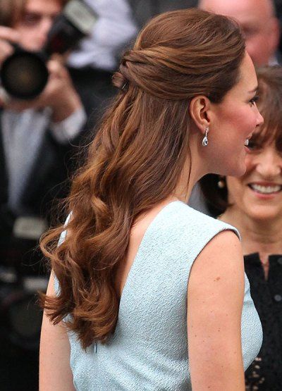 Kate Middleton Gorgeous Half Updo – Kate Middleton Best Beauty Looks | OK… Royal Hairstyles, Bridal Hair Half Up, Kate Middleton Hair, Middleton Style, Wedding Hair Inspiration, Trending Hairstyles, Duchess Kate, Haircut For Thick Hair, Half Up Hair