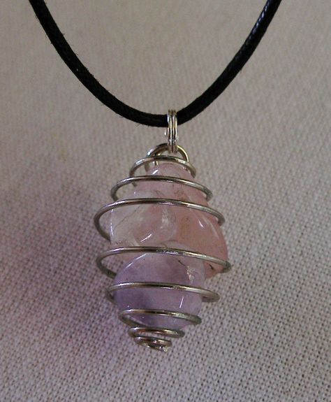 Handmade Amethyst, Rose Quartz and Clear Quartz Crystals Wire Cage Necklace via Audi Crystal Cage Necklace Diy, Cristal Necklace Diy, Cristal Necklaces, Quartz Necklace Diy, Wire Crystal Necklace, Crystal Necklace Aesthetic, Crystal Cage Necklace, Crystal Neckalce, Crystal Holder Necklace