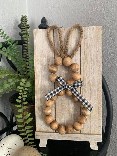 Decor With Wooden Beads, Bead Bunny, Easter Home Decor Ideas, Beaded Bunny, Easter Crafts Dollar Store, Easter Craft Projects, Bunny Sign, Easter Wood Crafts, Easter Home Decor