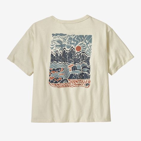 This T-shirt is made with fabric scraps and recycled bottles, which reduces our reliance on virgin raw materials. Made in a Fair Trade Certified™ factory. Granola Graphic Tees, Nature Backs Shirts, Painted T Shirts Ideas Design, Cute Tshirt Designs Graphic Tees Cricut, Granola Shirts, Tshirts Aesthetic, Patagonia Tshirt, Photography Tshirt, Camp T Shirt