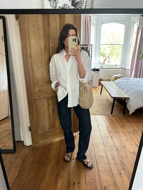 Every Outfit I Wore Last Week - by Anna Newton Cool True Winter, Anna Edit, Mom Fits, Cool Girl Outfits, Minimalist Outfits, Desert Living, Flared Denim, True Winter, Big Shirt