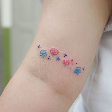 Aesthetic Colored Tattoo, Rainbow Colored Tattoo, Colorful Tattoo Aesthetic, Colorful Mini Tattoo, Colorful Doodle Tattoo, Minimalist Colored Tattoo, Small Tattoos Color, Cute Colored Tattoos, Colorful Small Tattoos