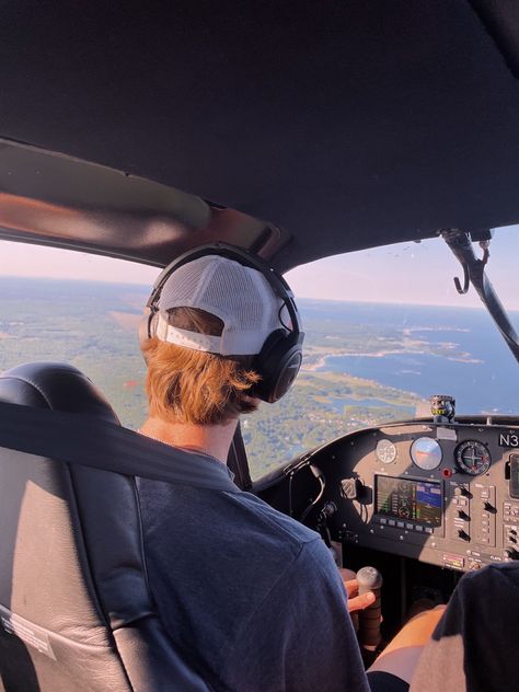 Love of my life flying me around Pilot Boyfriend, Pilot Aesthetic, Boyfriend Vibes, Fly Plane, Pilots Aviation, Ideal Partner, Life Vision Board, Summer Photos, Anatomy Art