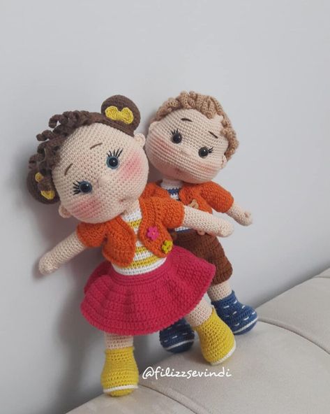 Crochet Couple, Doll Amigurumi Free Pattern, Free Amigurumi Crochet Patterns, Crochet Baby Jacket, Dolls Crochet, Crochet Dolls Free Patterns, Crochet Top Pattern, Crochet Doll Pattern, Amigurumi Free