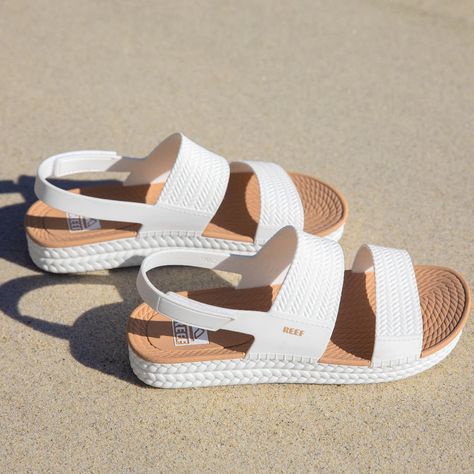 Reef Sandals Women, Cute Comfy Sandals, Best Travel Sandals For Women, Waterproof Sandals Womens, Sandals For Europe Travel, Italy Shoes Women, Cute Beach Shoes, Cute Beach Sandals, Reef Sandals Women Outfit