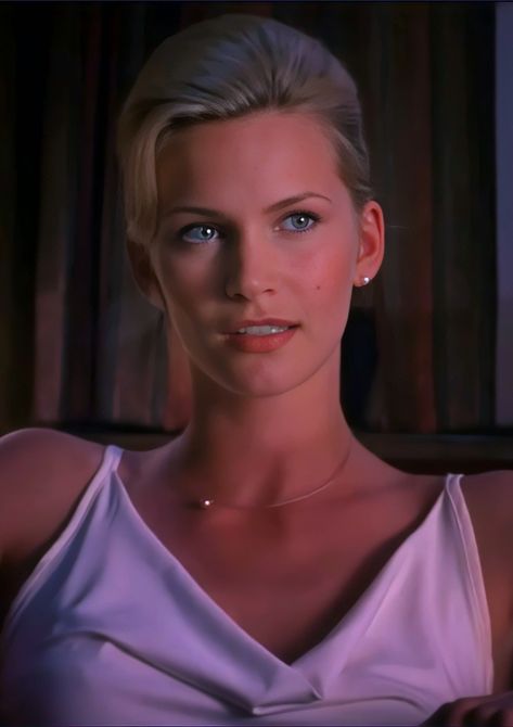 Natasha Henstridge in The Whole Nine Yards (2000) Natasha Henstridge, 90s Stars, Bollywood Actress, Favorite Celebrities, The Whole, Hollywood, Actresses, Celebrities, Beauty