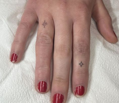 Finger tattoo sparkles by ig @Lindspoke Spark Finger Tattoo, Finger Tattoos Sparkle, Tiny Tattoos Sparkle, Sparkles Finger Tattoo, Finger Sparkle Tattoo, Starburst Finger Tattoo, Sparkle Cluster Tattoo, Stick And Poke Sparkle, Sparkle Finger Tattoo