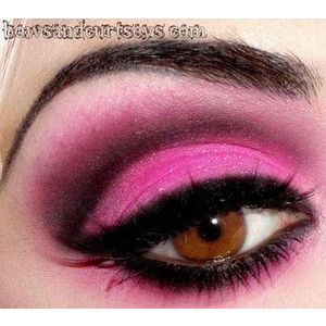 eye makeup | Tumblr found on Polyvore  Draculaura Rosa Make-up, Scene Makeup, Makeup Tumblr, Neon Rose, Dramatic Eye Makeup, Black Eyeshadow, Dramatic Eyes, Pink Eyeshadow, Make Up Looks