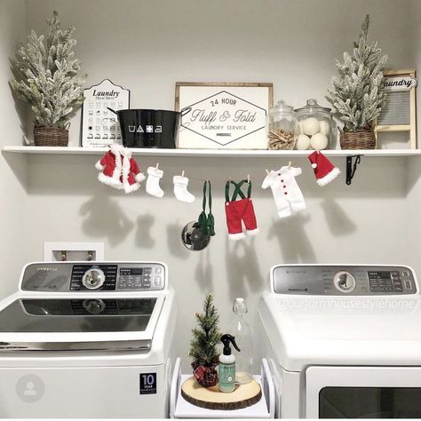 Christmas Laundry Room, Christmas Banister, Hobby Lobby Christmas, Christmas Apartment, Cabin Christmas, Fun Christmas Decorations, Christmas Themes Decorations, Christmas Decorations Bedroom, Cute Santa