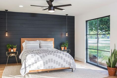 JOANNA GAINES BEDROOM IDEAS – Joanna Gaines is the name that needs no introduction among interior design lovers. With more than 11 million followers o... Shiplap Bedroom, Dark Gray Bedroom, Black Accent Walls, Shiplap Accent Wall, Small Bedrooms, Accent Wall Bedroom, Gray Bedroom, Trendy Bedroom, Joanna Gaines