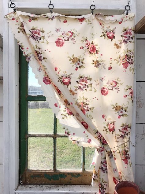 Dollar Store Tablecloth Curtains – The Hydrangea Farmhouse Diy Vintage Curtains, Vintage Tablecloth Curtains, Vintage Curtains Kitchen, Antique Farmhouse Curtains, She Shed Curtains, Vintage Kitchen Curtain Ideas, Kitchen Cottage Curtains, Vintage Farmhouse Curtains, Cottage Core Kitchen Curtains