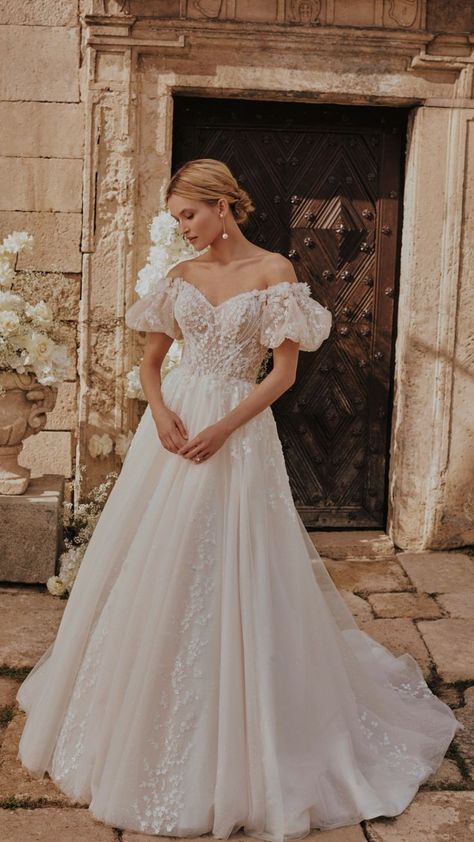 Fairytale Bridal, Floral Wedding Gown, Wedding Dresses Whimsical, Garden Wedding Dresses, Buy Wedding Dress, Stylish Wedding Dresses, Fancy Wedding Dresses, Rustic Wedding Dresses, Bride Gowns