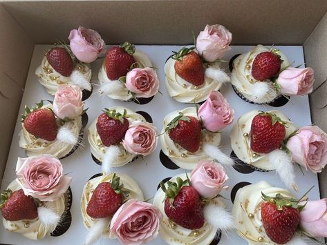 Strawberry Flower, Rose Cupcakes, Cake Making, Flower Cupcakes, Fancy Desserts, Cupcake Ideas, Little Cakes, Fresh Strawberries, Fresh Strawberry