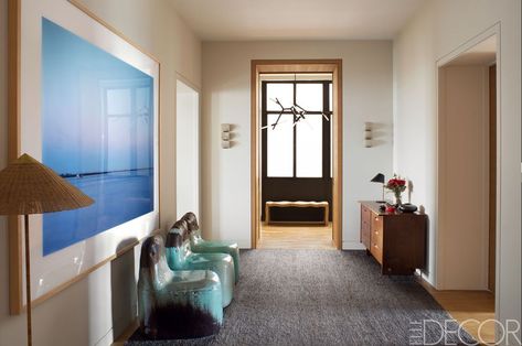 image Pierre Yovanovitch, Doors And Floors, Family Apartment, Apartment In Paris, Vintage Floor Lamp, Paris Apartments, French Interior, Apartment Design, Elle Decor