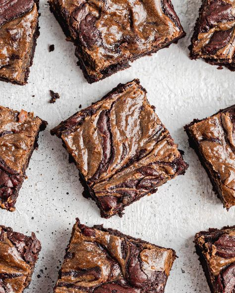 Chunky Chocolate Chip Cookies, Chocolate Cheesecake Brownies, Chewy Toffee, Celebration Photography, Moist Brownies, Butter Brownies, Brownie Toppings, Brownie Desserts, Baking Science