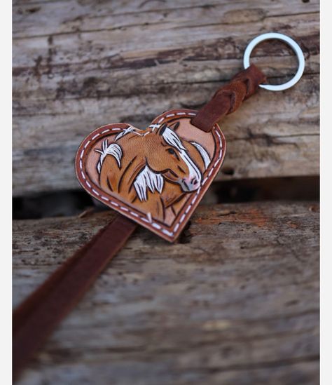 Horse Art Ideas, Leather Hair Accessories, Leather Scrap, Cowgirl Accessories, Leather Jewelry Diy, Diy Leather Projects, Bead Loom Designs, Leather Stamps, Horse Diy