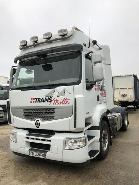 10 500 euro #truck1 #renaulttrucks #trucks #renaultpower #usedtrucks #trucksforsale #renauiltpremium 500 Euro, Peterbilt, Commercial Vehicle, Tractor, Volvo, Mercedes Benz, Trucks, The Unit, Vehicles