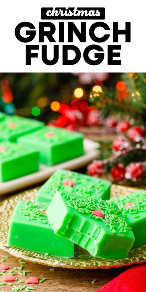 You need to try this homemade christmas grinch fudge! Such a fun and easy christmas dessert that both kids and adults will love. White Christmas Fudge, Grinch Baking, Diy Fudge, Grinch Recipes, Grinch Fudge, Christmas Baking Recipes Easy, Easy Christmas Dessert, Christmas Baking Easy, Easy Dessert Recipes Christmas