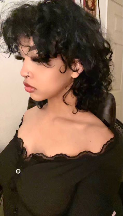 Short Curly Goth Hairstyles, Alternative Haircuts Medium With Bangs, Alt Haircuts Curly, Short Curly Goth Hair, Female Curly Mullet, Curly Masc Haircut, Ramona Flowers Haircut Curly, Masc Haircuts For Women Curly, Soft Mullet Curly