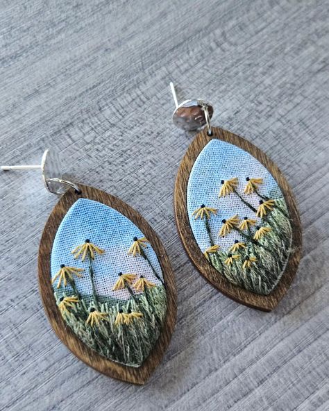 Second pair of watercolor/embroidery earrings I made this week 💙 Wasn't too sure about the findings, but I think they work well with the overall feel of the earring. These are available in my Etsy! . . . . . . . . . . #fiberarts #miniatureembroideryartist #miniatureembroideryart #embroideryjewelry #embroiderflowers #embroideryearrings #embroiderersofinstagram #floralearrings #floralembroidery #pnwart #pnwartist How To Embroider Earrings, Embroidery Hoop Earrings, Embroidered Earrings Diy, Watercolor Embroidery, Hoop Crafts, Embroidery Earrings, Embroidery Hoop Crafts, Miniature Embroidery, Embroidery Jewelry