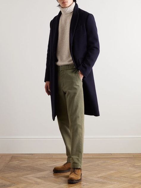 English Men Outfit, Sweater Slacks Outfit, Nyc Male Fashion, Men’s Winter Coat Styles, Sophisticated Mens Fashion, Europe Fashion Men, Mens Winter Fashion Outfits Classy, Men’s Office Fashion, Physics Outfit