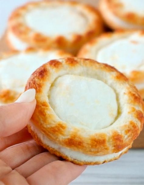 New York Cheesecake Cookies New York Cheesecake Cookies Recipes, New York Cheesecake Cookies, Cheesecake Stuffed Cookies, Classic New York Cheesecake, Cookies Cheesecake, New York Cookies, Cheesecake Cookies Recipes, Cheesecake Pops, Dessert Platter