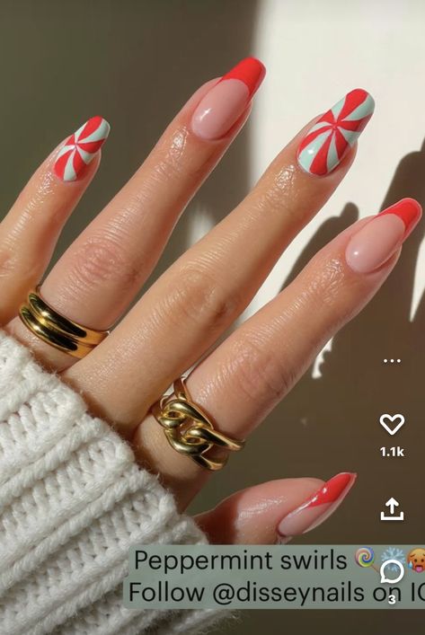 Peppermint Nails, Red Christmas Nails, Gold Nail Designs, Christmas Nails Acrylic, Xmas Nails, Cute Nail Designs, Gold Nails, Mani Pedi, Winter Nails