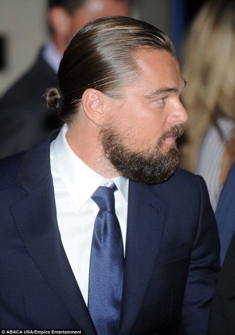 Leonardo DiCaprio shows bushy beard at Clinton awards | Daily Mail Online Leonardo Dicaprio Beard, Man Bun Top Knot, Top Knot Men, New Men Hairstyles, Undercut Haircut, Man Bun Hairstyles, Cute Buns, Beard Lover, Man Bun