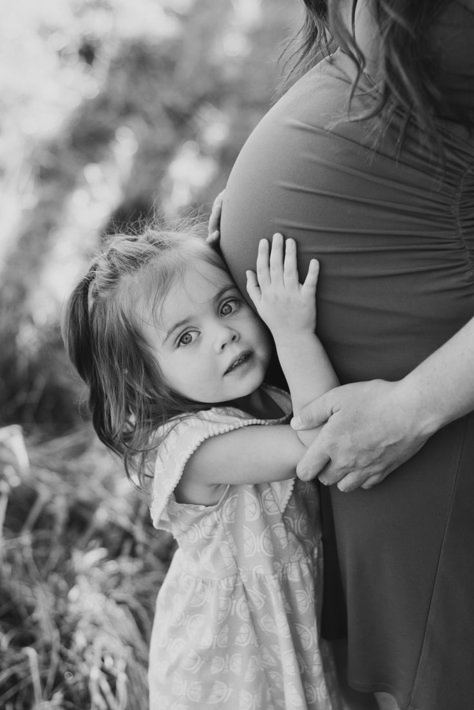 maternity shoot Unique Maternity Photos, Family Maternity Pictures, Maternity Photography Family, Maternity Photography Poses Outdoors, Outdoor Maternity Photos, Maternity Photography Outdoors, Maternity Photography Poses Pregnancy Pics, Baby Fotografie, Maternity Photography Couples