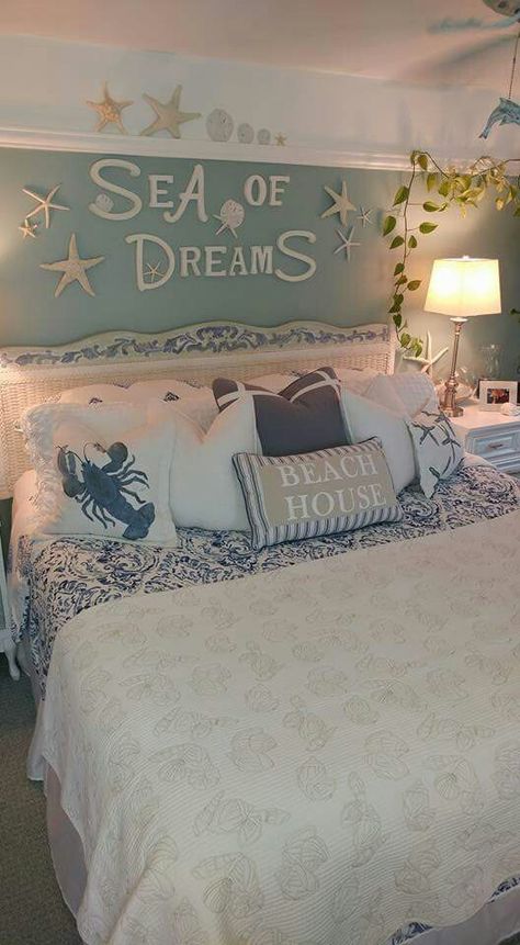 Florida Themed Room, Coastal Beach Room Aesthetic, Sea Themed Room Aesthetic, Beach Room Decor Bedroom, Sea Room Ideas, Beachy Bed, Beach Theme Room, Beach Theme Bedroom, Ocean Inspired Bedroom